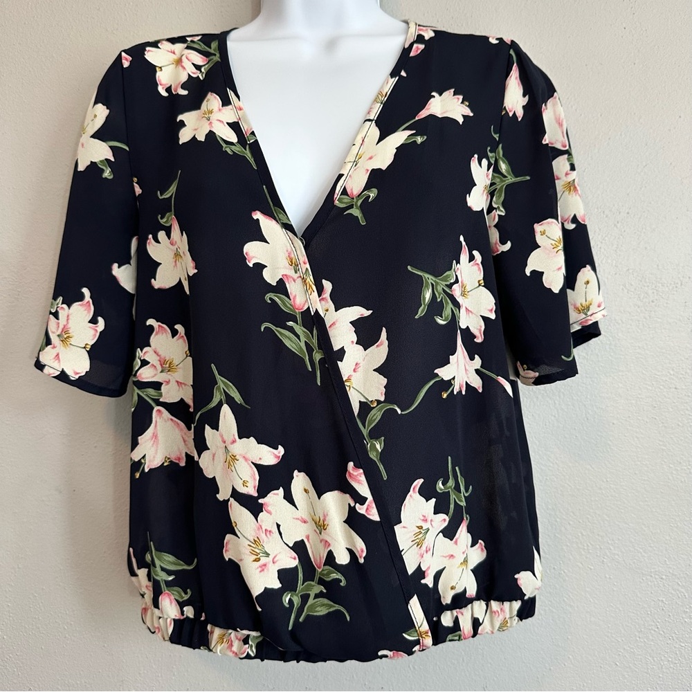 Sienna Sky Blue and Cream Floral Flutter Sleeve Blouse Size Medium